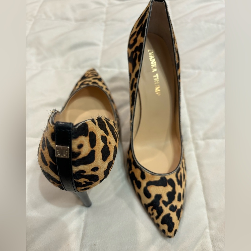Ivanka Trump Kaydenly Leopard Print
Size 8.5